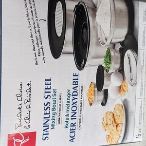 Stainless Steel Mixing Bowl Set with Grater Lid Inserts. NEW